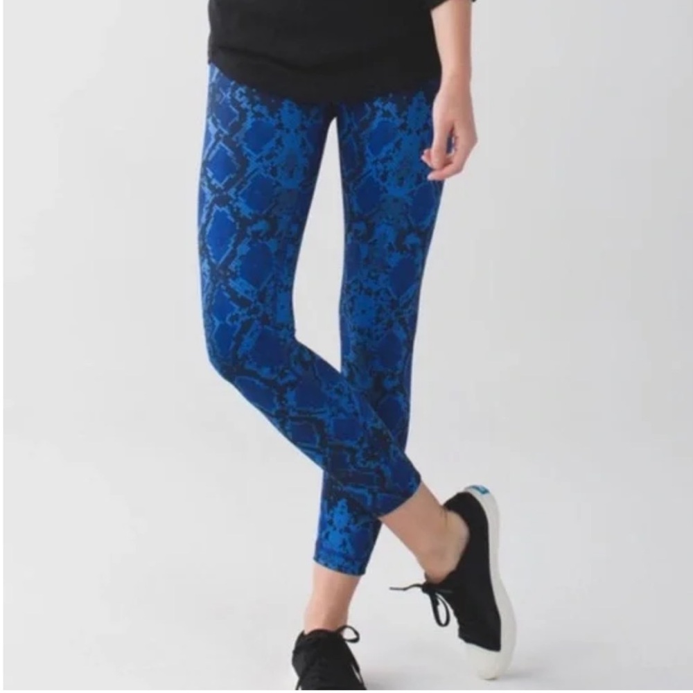 Lululemon "Full-On Luon" Blue Mini Ziggy Snake Print Cropped Leggings US‎ 8